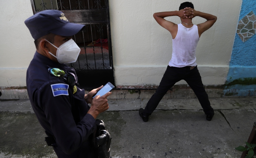 Ελ Σαλβαδόρ: 50.000 συλλήψεις μέσα σε πέντε μήνες στον «πόλεμο κατά των συμμοριών»