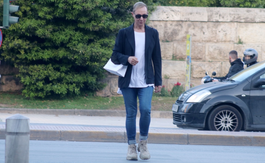 Βασίλειος Κωστέτσος: Στο νοσοκομείο μετά από επίθεση στο κέντρο της Αθήνας – «Με πέταξαν με τη μούρη από τα σκαλιά»