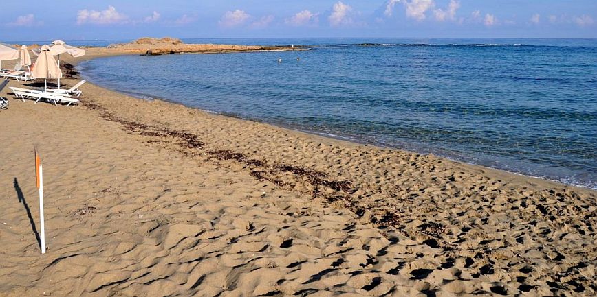 Κρήτη: Νεαρό ζευγάρι τουριστών κινδύνευσε να πνιγεί στα Μάλια