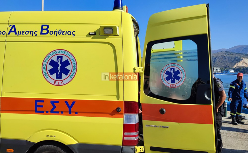 Τραγωδία στο λιμάνι του Αργοστολίου: Αυτοκίνητο έπεσε στην θάλασσα Τραγωδία στο λιμάνι του Αργοστολίου: Αυτοκίνητο έπεσε στην θάλασσα