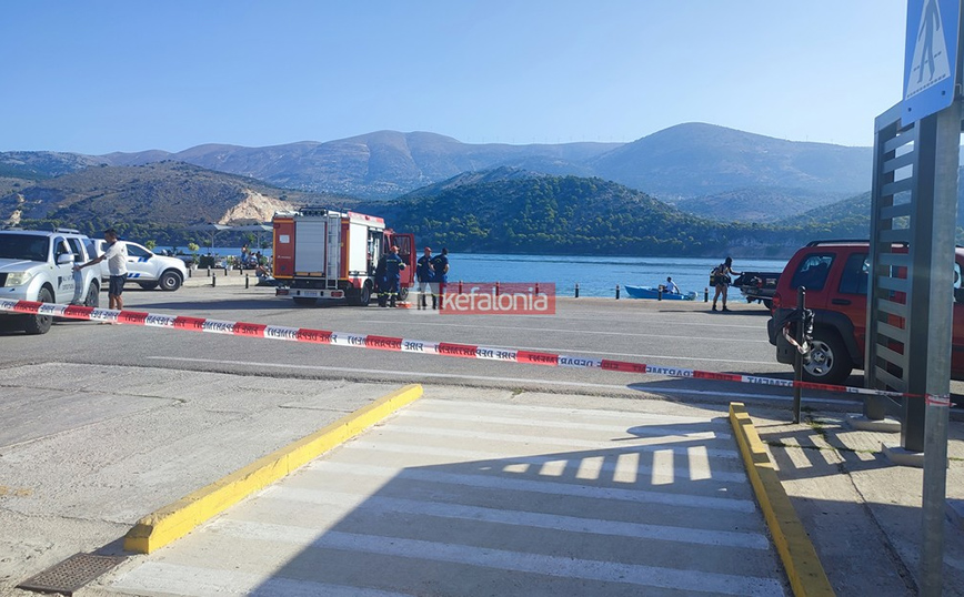 Τραγωδία στο λιμάνι του Αργοστολίου: Αυτοκίνητο έπεσε στην θάλασσα Τραγωδία στο λιμάνι του Αργοστολίου: Αυτοκίνητο έπεσε στην θάλασσα