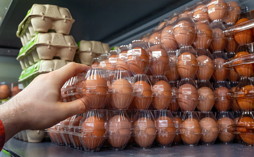 Αυγά στο σούπερ μάρκετ Αυγά στο σούπερ μάρκετ