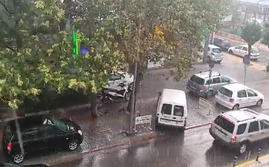 Κακοκαιρία στην Αττική: Σφοδρή βροχόπτωση στα Βόρεια Προάστια – Δείτε βίντεο