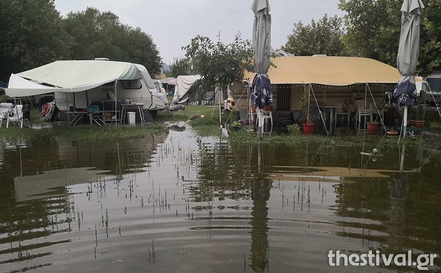 Κακοκαιρία: «Βούλιαξε» camping στη Χαλκιδική