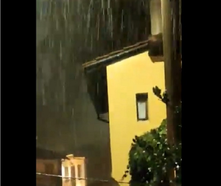 Σφοδρή κακοκαιρία με δυνατούς ανέμους χτυπά ξανά την Χαλκιδική &#8211; Βροχές και καταιγίδες σε όλο τον νομό
