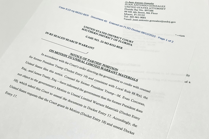 ΗΠΑ: Το FBI κατάσχεσε «άκρως απόρρητα» έγγραφα από το σπίτι του Ντόναλντ Τραμπ