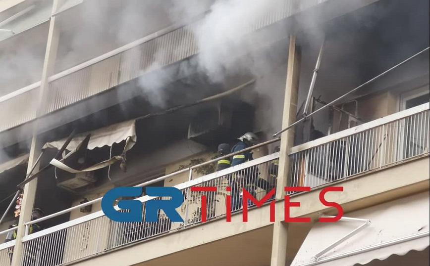Θεσσαλονίκη: Φωτιά ξέσπασε σε διαμέρισμα – Στο νοσοκομείο μια ηλικιωμένη ένοικος