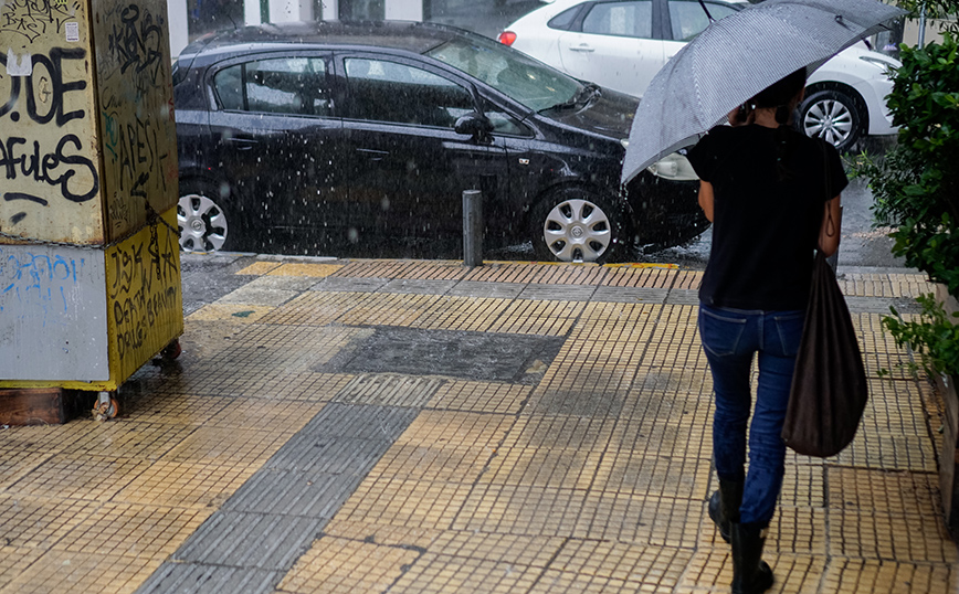 Καιρός: Βροχές μεσημέρι και απόγευμα στην Αττική – Κατά τόπους ισχυρά τα φαινόμενα