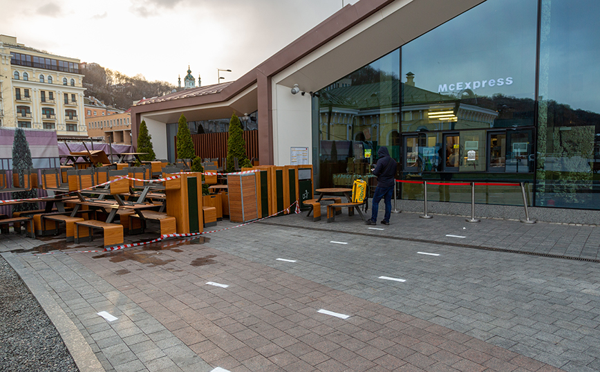 Τα McDonald’s ξανανοίγουν καταστήματά τους στην Ουκρανία