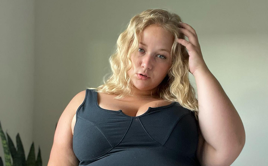 Abercrombie: Δίχασε το διαδίκτυο νέα διαφήμιση με plus size μοντέλο – «Κανονικοποιεί την παχυσαρκία», λένε οι επικριτές