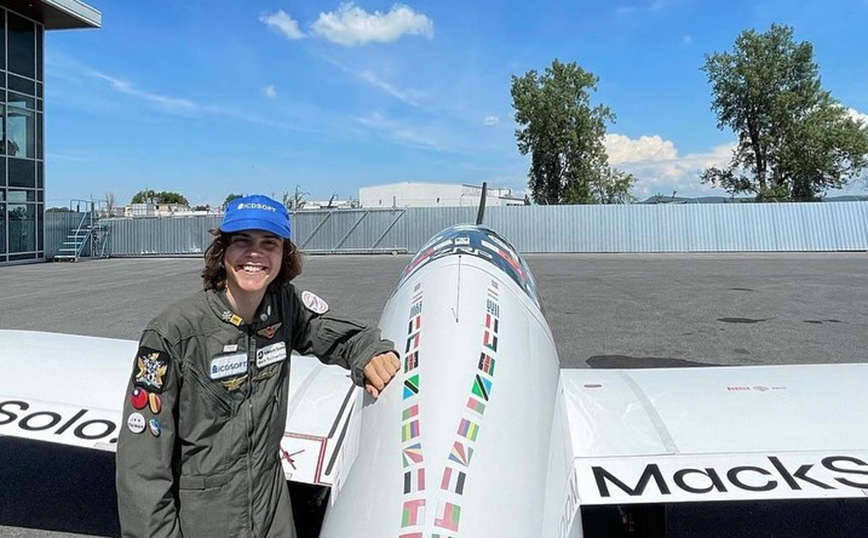 Ο 17χρονος Βελγοβρετανός Μακ Ράδερφορντ είναι ο νεότερος πιλότος που έκανε μόνος του τον γύρο του κόσμου