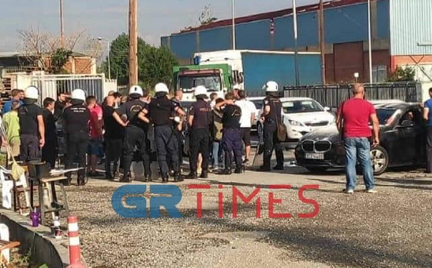 Θεσσαλονίκη: Συλλήψεις και ΜΑΤ στη «Μαλαματίνα» – Σε απεργία οι εργαζόμενοι