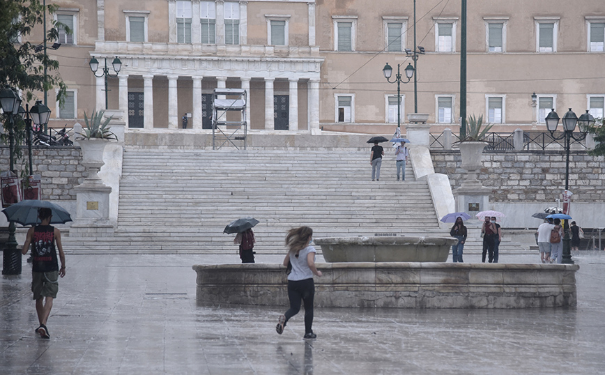 Καιρός: Σε ισχύ το έκτακτο δελτίο επιδείνωσης με ισχυρές καταιγίδες και χαλαζοπτώσεις το τριήμερο του Δεκαπενταύγουστου