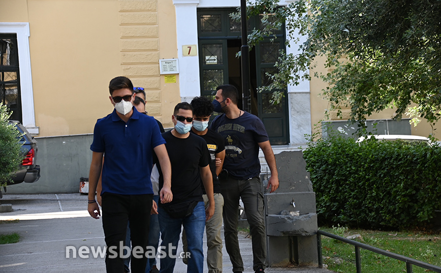 Πακιστανός στον ανακριτή Πακιστανός στον ανακριτή