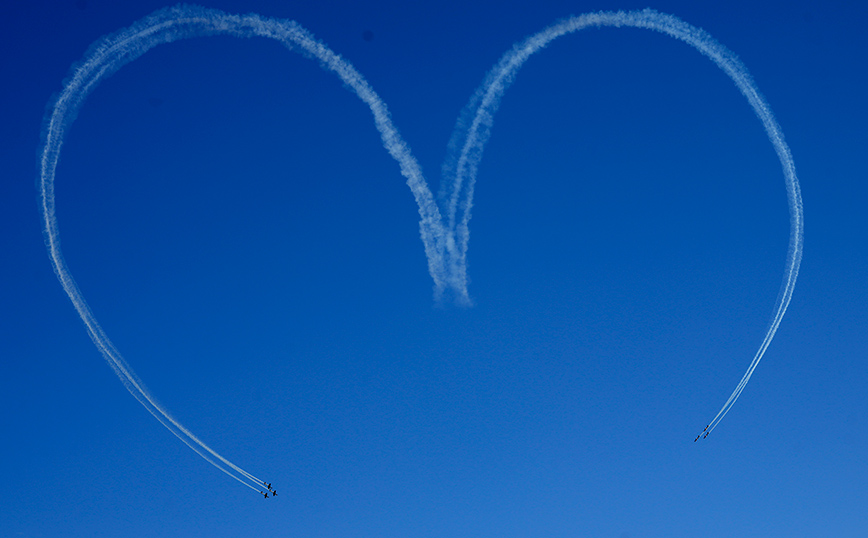 καρδιά στον ουρανό καρδιά στον ουρανό
