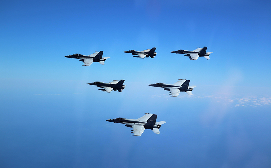 Συνεκπαίδευση μαχητικών της Πολεμικής Αεροπορίας με το «USS Harry S. Truman» Συνεκπαίδευση μαχητικών της Πολεμικής Αεροπορίας με το «USS Harry S. Truman»