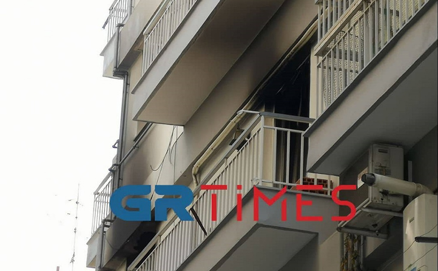 Θεσσαλονίκη: Φωτιά σε διαμέρισμα – Απομακρύνθηκαν μία ηλικιωμένη και ένα παιδί