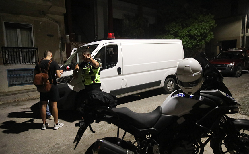 Βλήμα εντοπίστηκε σε σπίτι στη Νέα Σμύρνη Βλήμα εντοπίστηκε σε σπίτι στη Νέα Σμύρνη