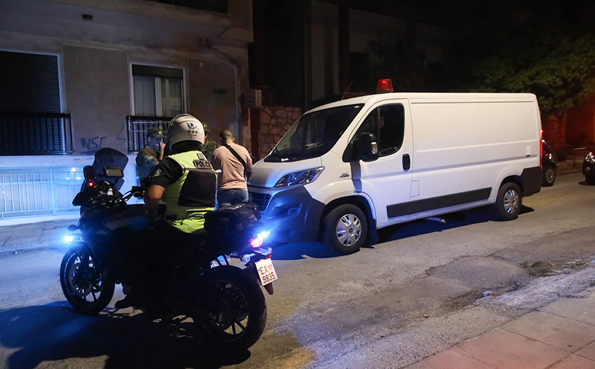 Βλήμα εντοπίστηκε σε σπίτι στη Νέα Σμύρνη Βλήμα εντοπίστηκε σε σπίτι στη Νέα Σμύρνη