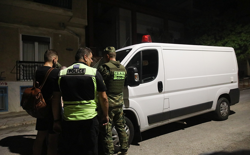 Βλήμα εντοπίστηκε σε σπίτι στη Νέα Σμύρνη Βλήμα εντοπίστηκε σε σπίτι στη Νέα Σμύρνη