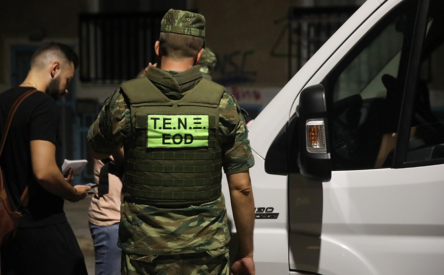 Βλήμα εντοπίστηκε σε σπίτι στη Νέα Σμύρνη Βλήμα εντοπίστηκε σε σπίτι στη Νέα Σμύρνη