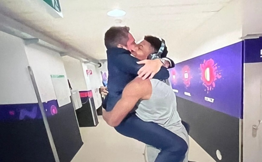 Eurobasket: Αγκαλιά με τον Γιάννη Αντετοκούνμπο πανηγύρισε ο προπονητής της Ιταλίας &#8211; Δείτε το βίντεο