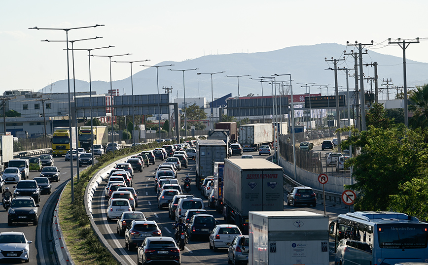 Κίνηση τώρα: Μποτιλιάρισμα σε αρκετούς δρόμους &#8211; Σύγκρουση οχημάτων στο Χαϊδάρι