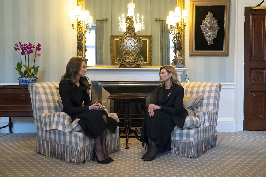 Βασίλισσα Ελισάβετ: Η Κέιτ Μίντλετον συναντήθηκε στο Μπάκιγχαμ με τη σύζυγο του Ζελένσκι – Δείτε Φωτογραφίες