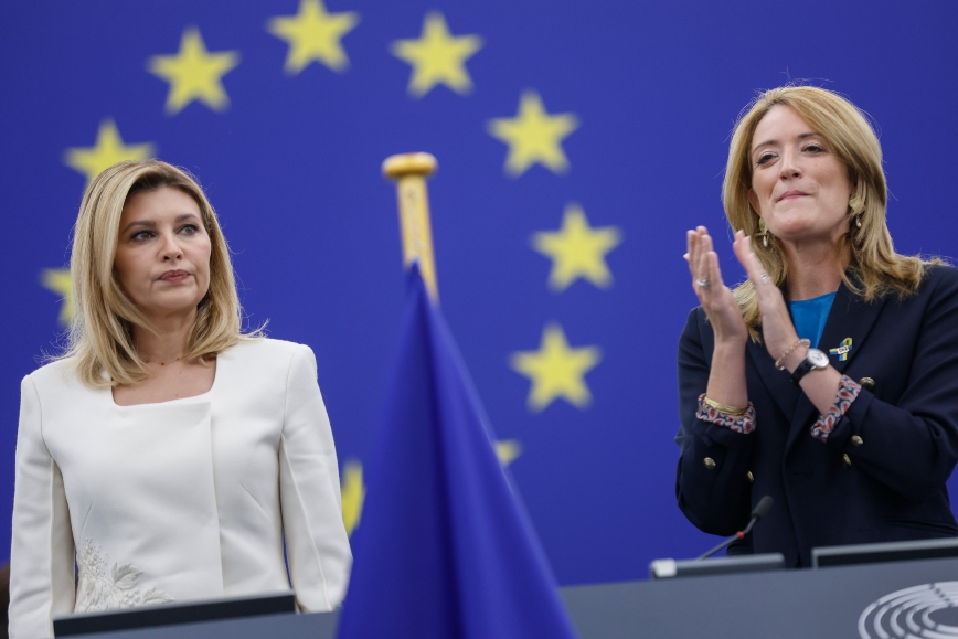 Ολένα Ζελένσκα: Θερμό χειροκρότημα από τους ευρωβουλευτές στο Ευρωπαϊκό Κοινοβούλιο