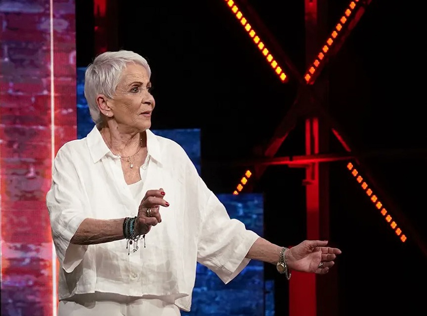 GNTM: Η 79χρονη έκανε τους κριτές να προσκυνήσουν την ομορφιά και τον «αέρα» της – «Έχετε βάλει κάτω τις 20χρονες»
