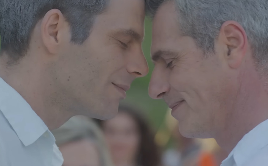Το σποτ της ομάδας ΛΟΑΤΚΙ του ΣΥΡΙΖΑ για την ισότητα στο γάμο: Μάριος Αθανασίου και Όμηρος Πουλάκης «παντρεύονται»