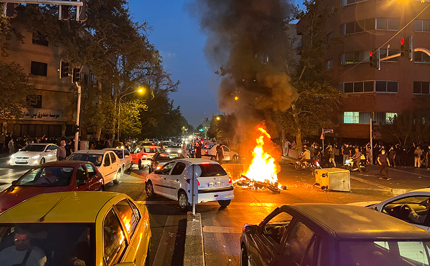 Ιράν: Οι Φρουροί της Επανάστασης καταγγέλλουν τη  Δύση για τα επεισόδια μετά το θάνατο της Μαχσά Αμινί