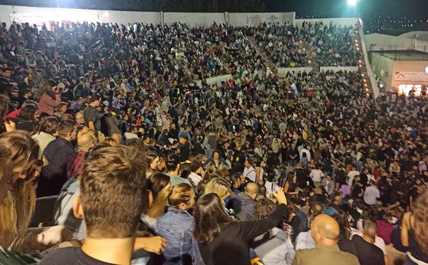 Κοσμοπλημμύρα για τον Θανάση Παπακωνσταντίνου στο Αρκαλοχώρι Κοσμοπλημμύρα για τον Θανάση Παπακωνσταντίνου στο Αρκαλοχώρι