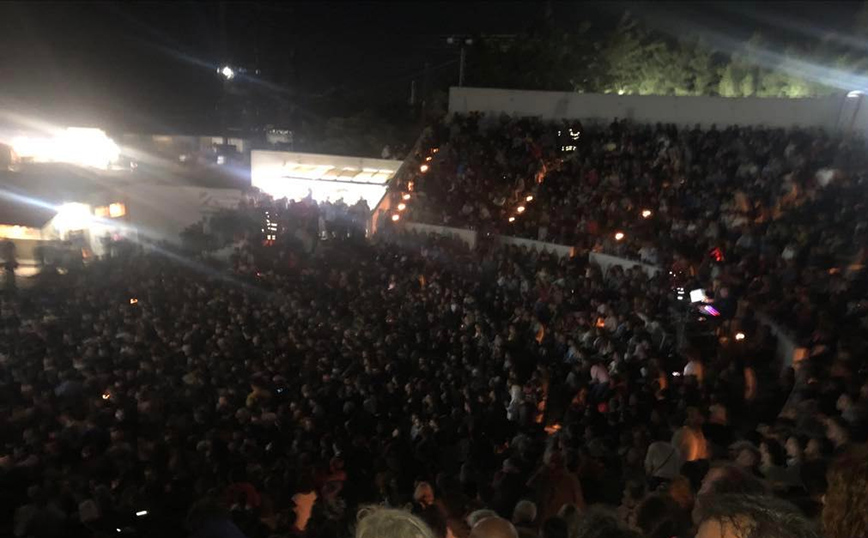 Κοσμοπλημμύρα για τον Θανάση Παπακωνσταντίνου στο Αρκαλοχώρι Κοσμοπλημμύρα για τον Θανάση Παπακωνσταντίνου στο Αρκαλοχώρι