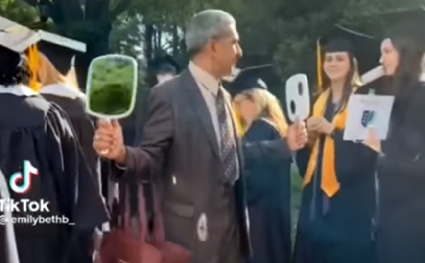 Η ίδια φωτογραφία 30 χρόνια μετά