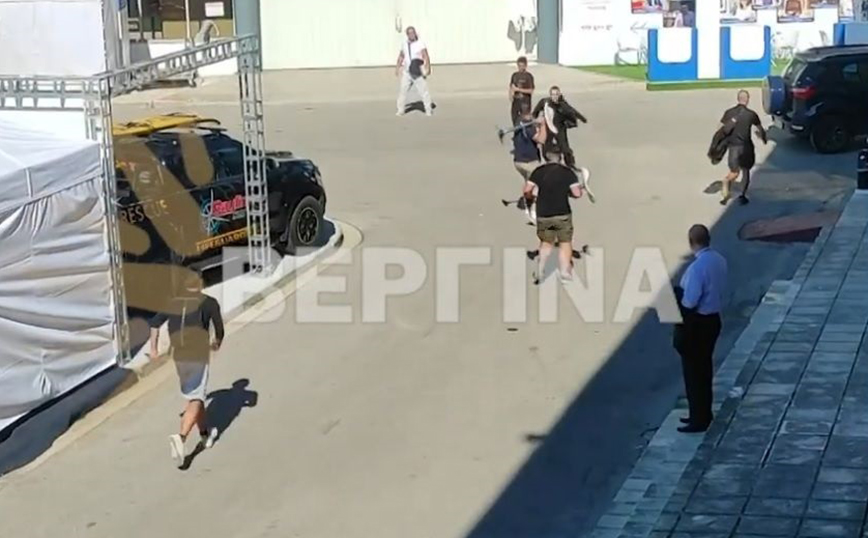 Συμπλοκή και ξύλο στη ΔΕΘ μεταξύ οπαδών ΠΑΟΚ και Άρη – Δείτε το βίντεο