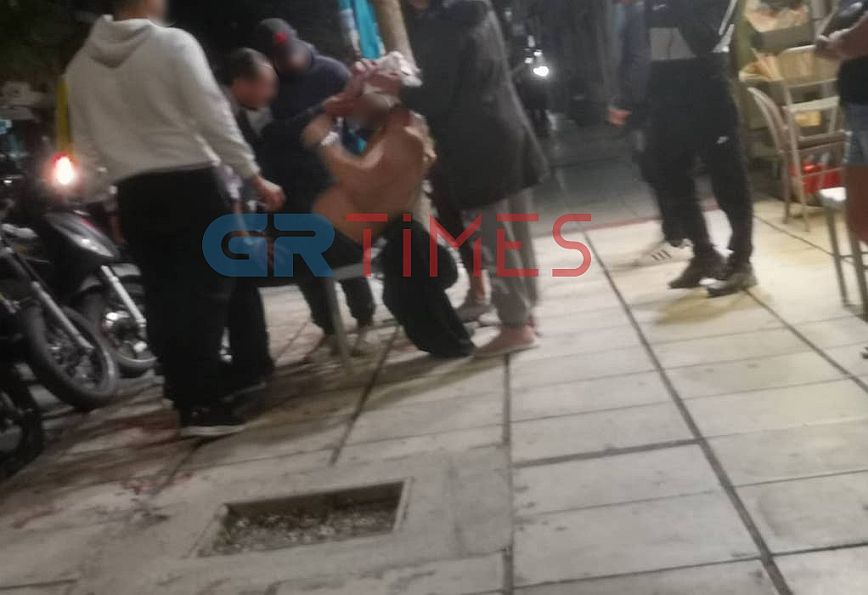 Αιματηρό επεισόδιο με έναν τραυματία στη Θεσσαλονίκη &#8211; Το θύμα δέχτηκε χτυπήματα στο κεφάλι με ρόπαλα