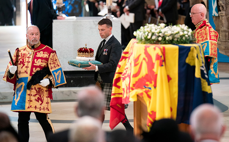 Το στέμμα της Σκωτίας στο φέρετρο Βασίλισσας Ελισάβετ Το στέμμα της Σκωτίας στο φέρετρο Βασίλισσας Ελισάβετ