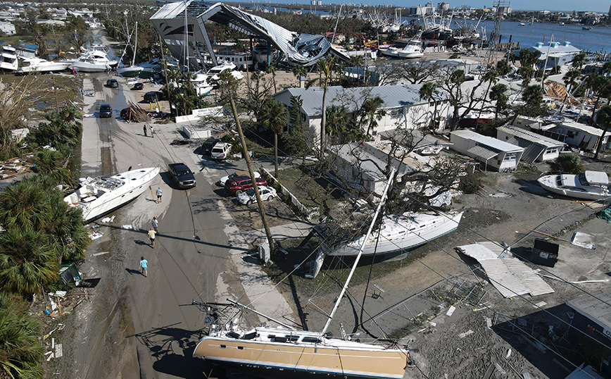 Απόλυτη καταστροφή στη Φλόριντα από τον κυκλώνα Ίαν: 12 νεκροί, σπίτια διαλυμένα και άνθρωποι να κολυμπούν στους δρόμους
