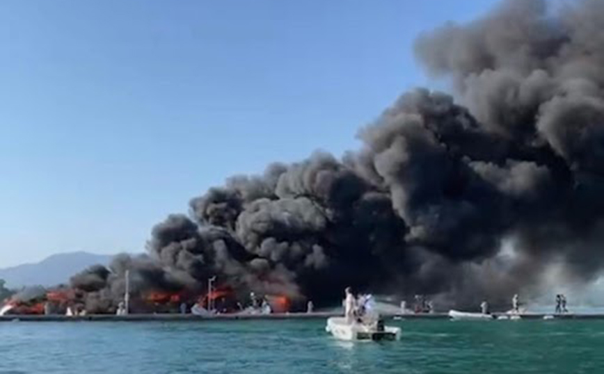 Κέρκυρα: Βίντεο από τη μεγάλη φωτιά που έκαψε 4 σκάφη στη μαρίνα Γουβιών