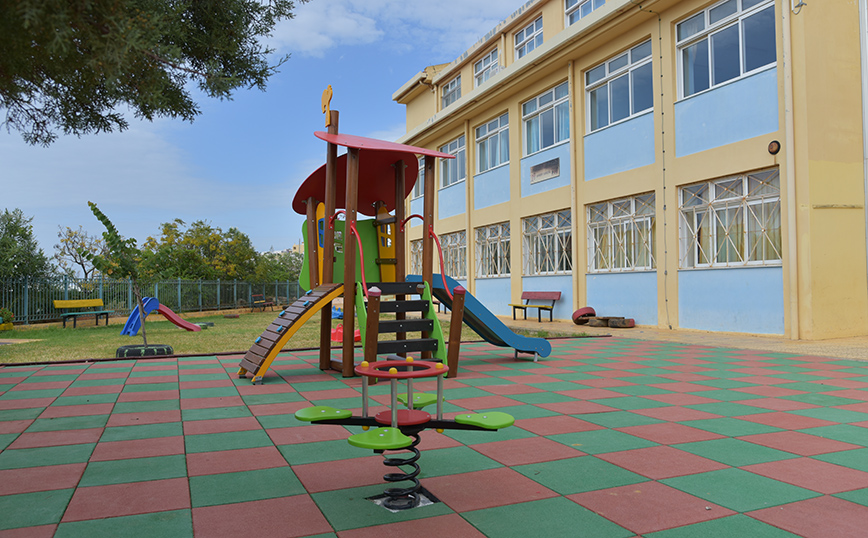 Fraport Greece: Αναβάθμισε τις παιδικές χαρές και τους χώρους άθλησης σε σχολεία του Δήμου Χανίων