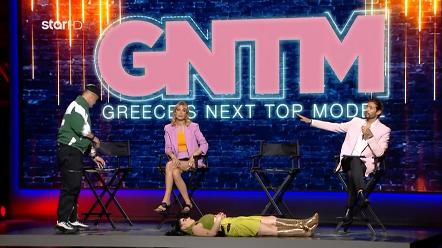 GNTM: Καράβας και Σοφρωνίου «σφάζονται» και η Σοφία Χατζηπαντελή στα πατώματα να αναφωνεί «Αιωνία η μνήμη»