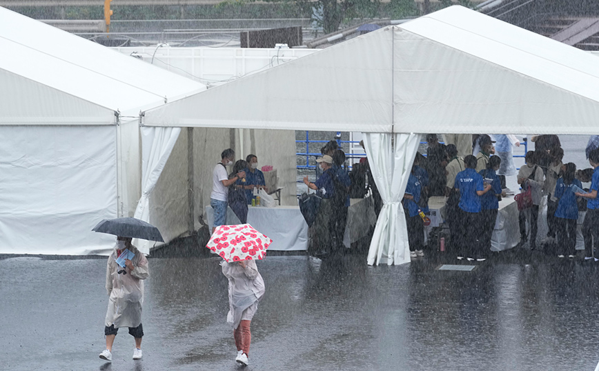 Συναγερμός στην Ιαπωνία για τον τυφώνα: Πληροφορίες για έναν νεκρό