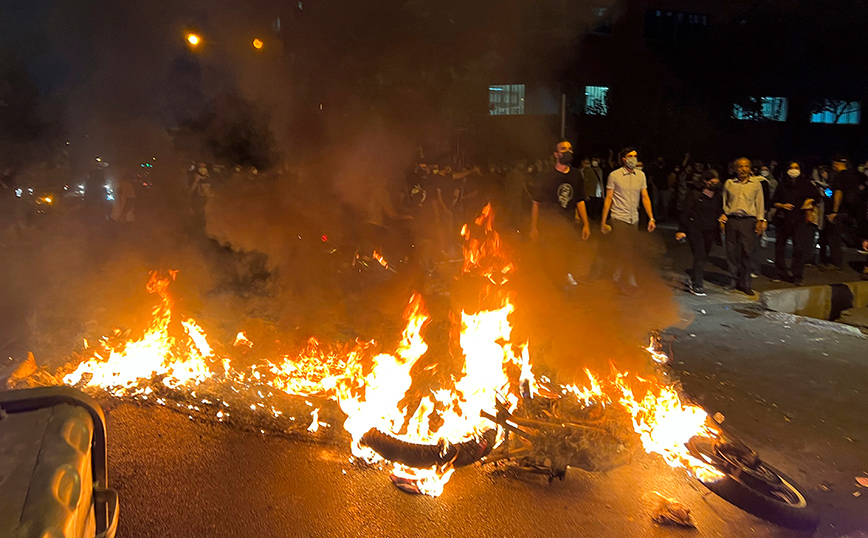 Ιράν: Ανησυχία στον ΟΗΕ για τη βίαιη καταστολή των διαδηλώσεων στη μνήμη της Μαχσά Αμινί που πέθανε μετά τη σύλληψή της