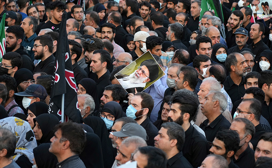 Οργή λαού στο Ιράν: Πάνω από 1.200 συλλήψεις στις διαδηλώσεις μετά τον θάνατο της Μαχσά Αμινί