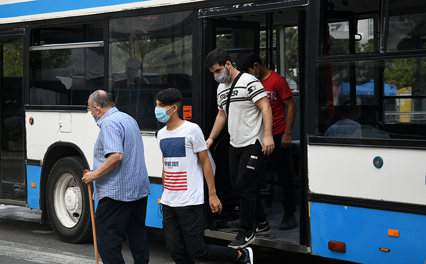 Πάτρα: Πέταξαν καφέ σε οδηγό λεωφορείου και τον χτύπησαν επειδή τους ζήτησε να κόψουν εισιτήριο