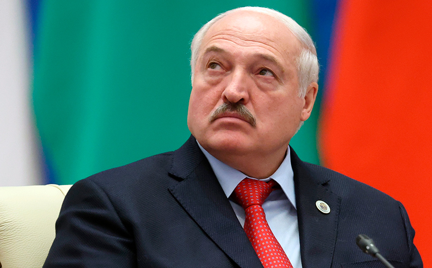 Ο Λουκασένκο διαβεβαιώνει πως η Λευκορωσία δεν θα εμπλακεί στον πόλεμο της Ουκρανίας, αλλά δεν αρνείται τη βοήθεια στη Ρωσία
