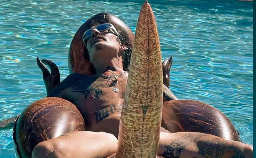 Στο OnlyFans ο Tommy Lee – Ποστάρει τα γυμνά του χωρίς κανείς να τον κόβει