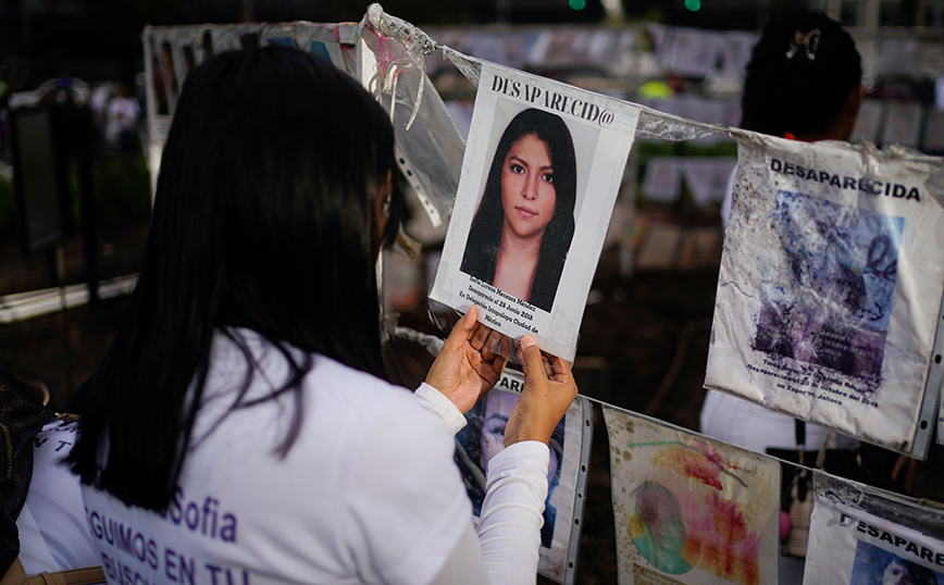 Οκτώ προφυλακίσεις στρατιωτικών για την εξαφάνιση 43 φοιτητών το 2014 στο Μεξικό