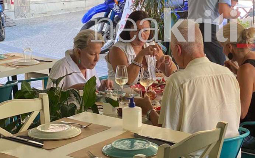 Μπέτι Μίντλερ: Επισκέφθηκε το Ηράκλειο και απόλαυσε την κρητική κουζίνα